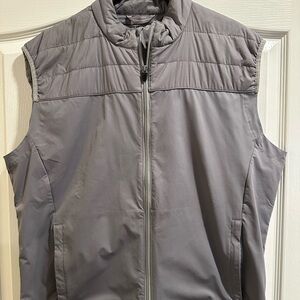 Johnnie-o Gray Puffer Jacket with Zipper. Lightweight